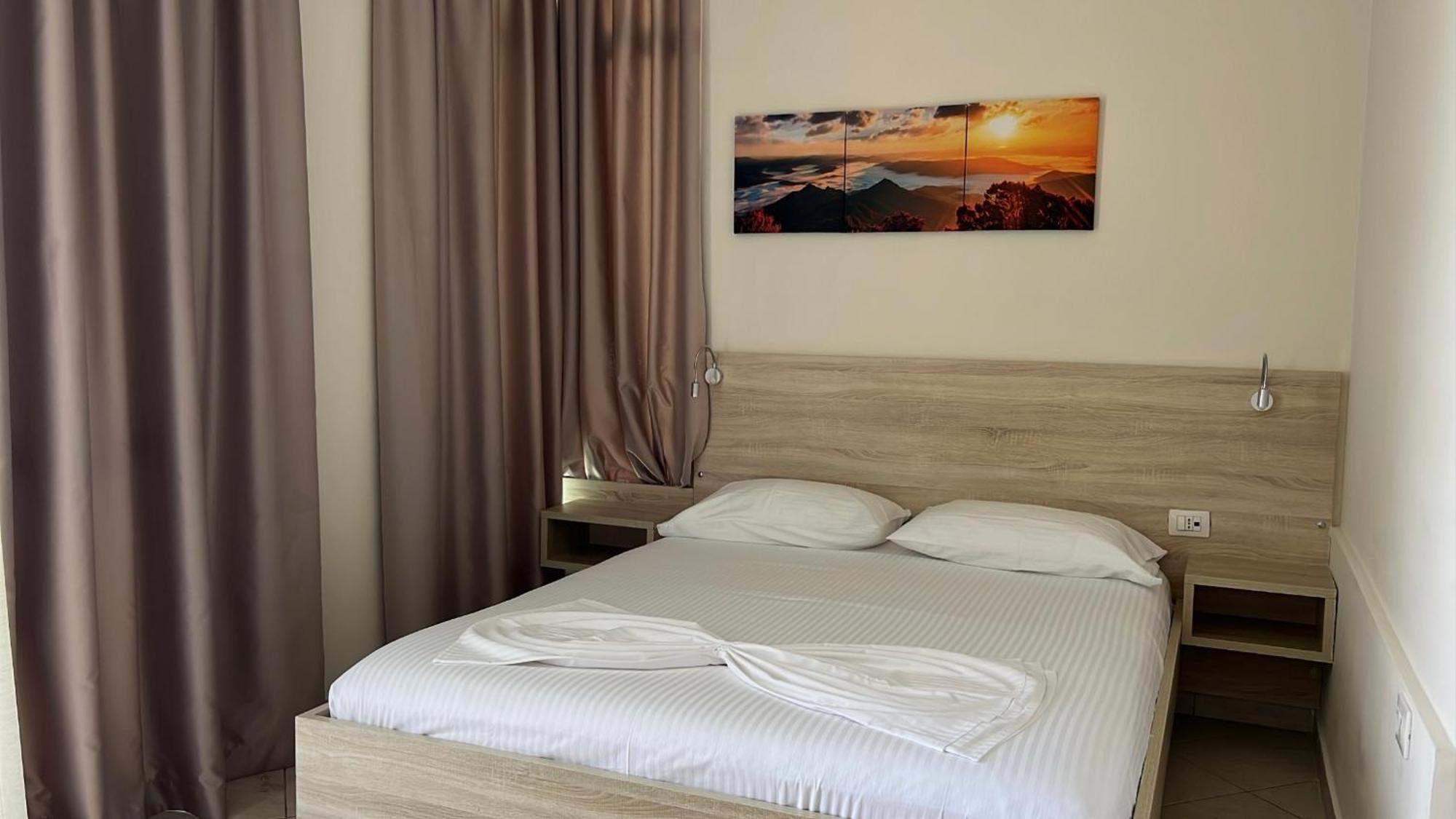 Hotel Jon เดอร์มี ภายนอก รูปภาพ