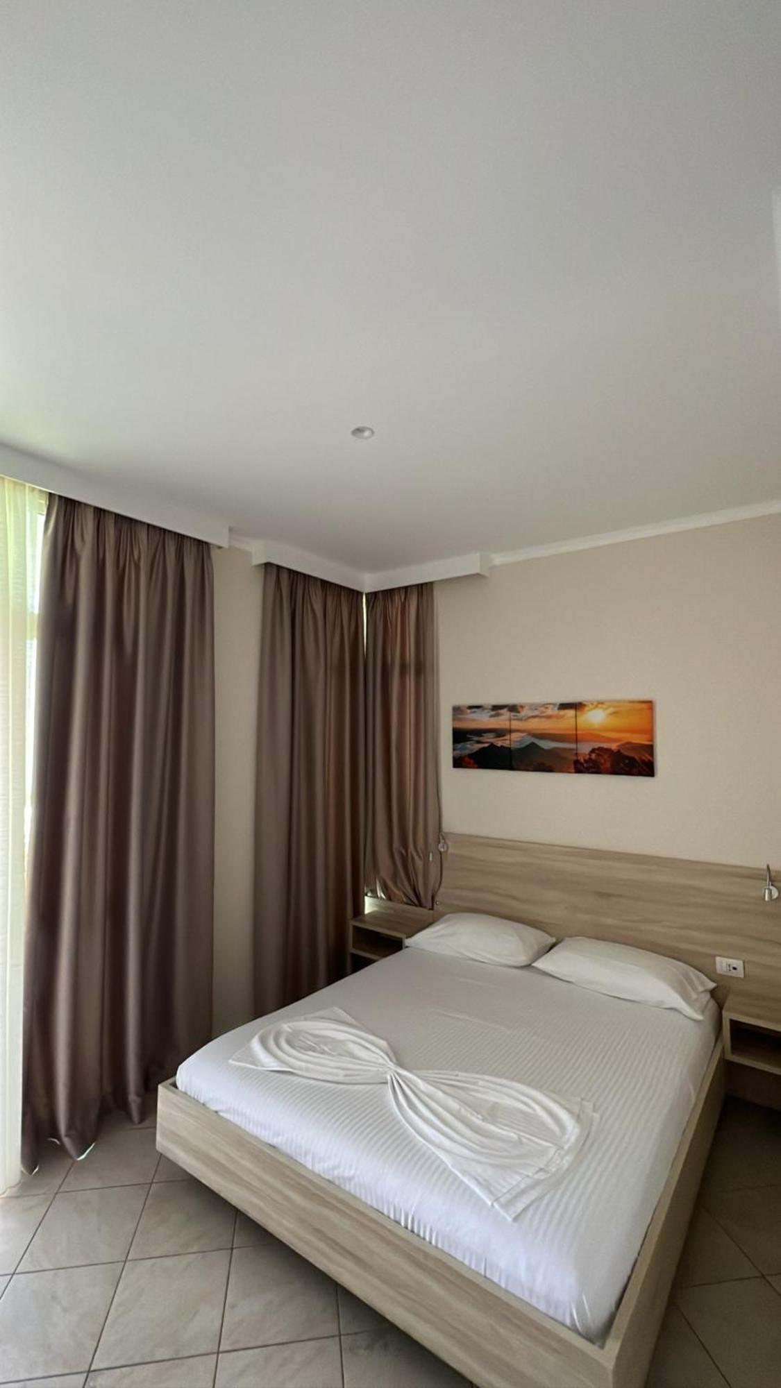 Hotel Jon เดอร์มี ภายนอก รูปภาพ