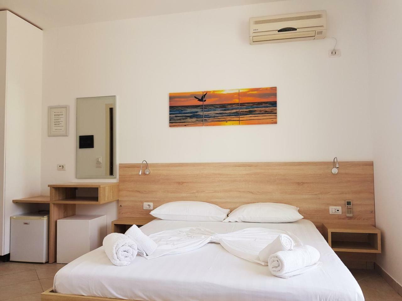 Hotel Jon เดอร์มี ภายนอก รูปภาพ