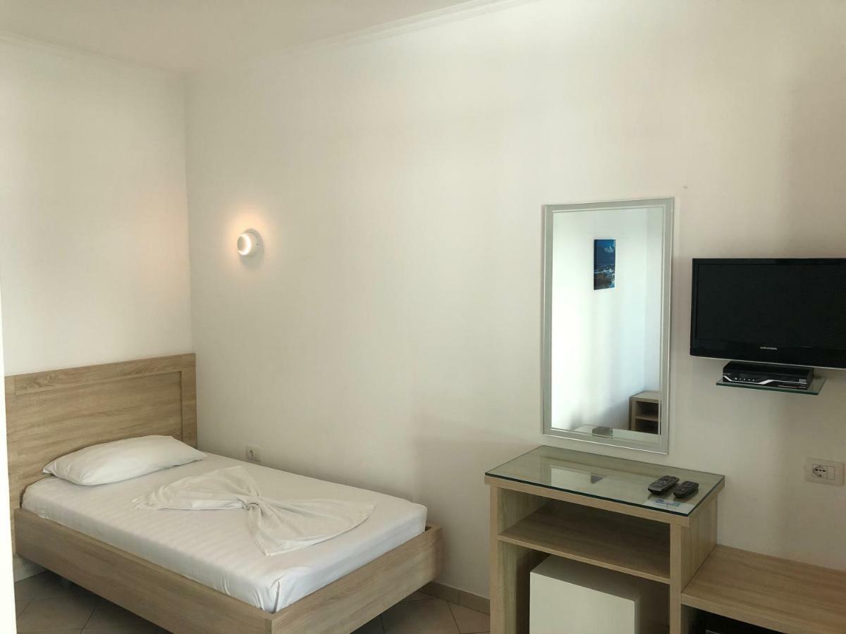 Hotel Jon เดอร์มี ภายนอก รูปภาพ