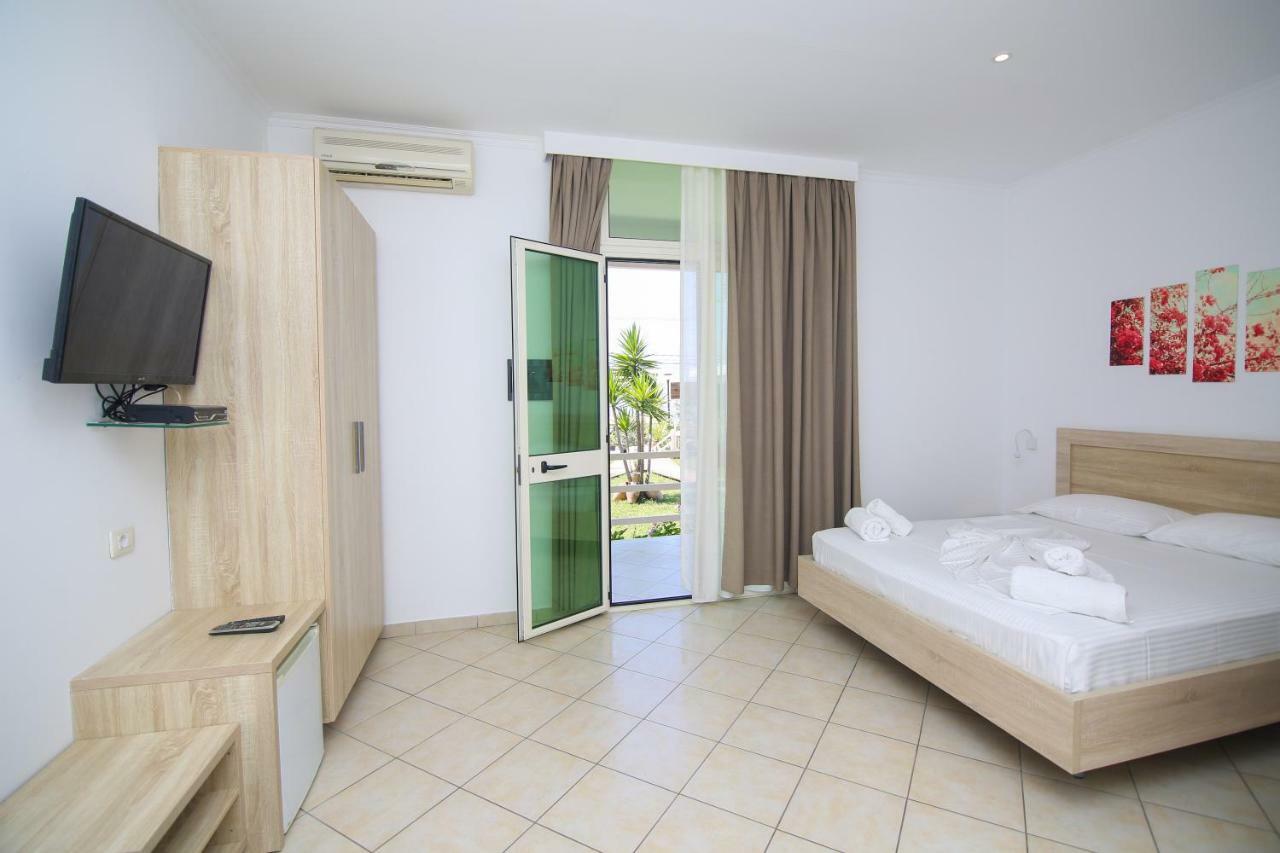 Hotel Jon เดอร์มี ภายนอก รูปภาพ